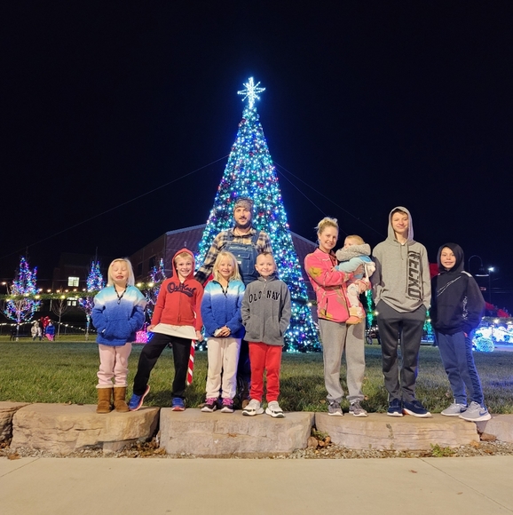 Meet your Posher, Amanda - Picture 2 of 2